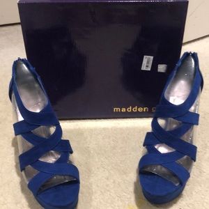Steve Madden, Madden girl. 10M, 3 1/2 inch heel, blue fabric